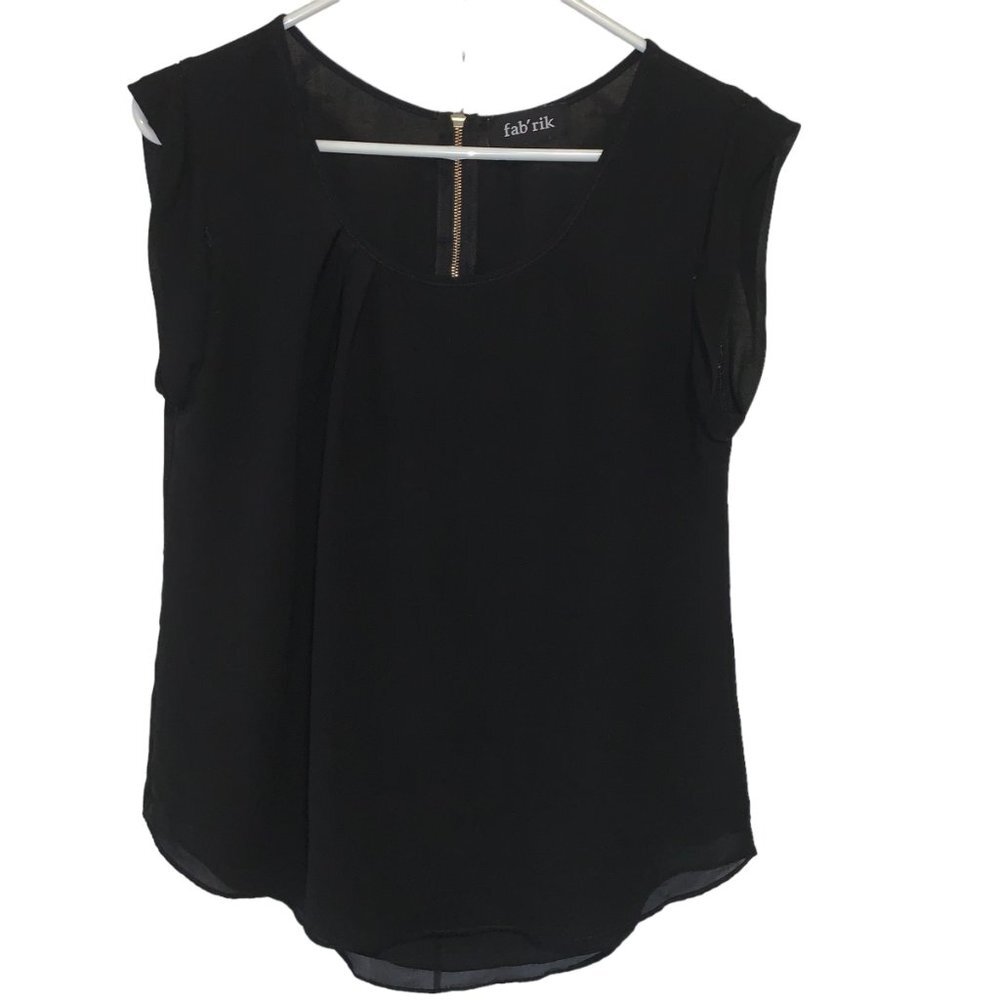 Fab’rik Womens Cap Sleeveless Flowing Blouse Size M Black Front Pleats